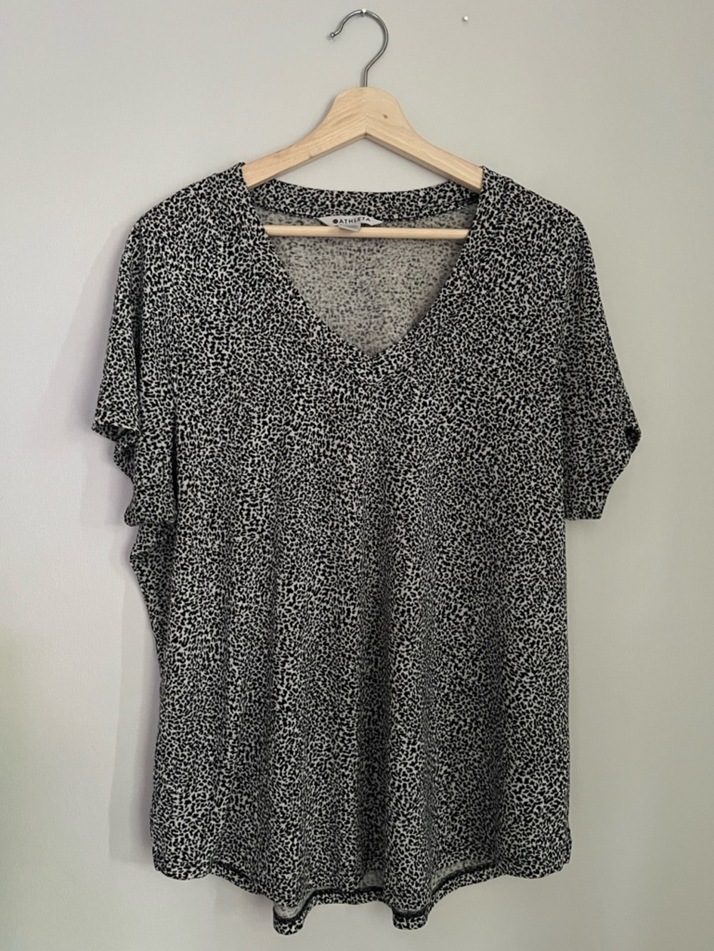 Athleta Breezy Scoop V Neck Tee in Leopard Print